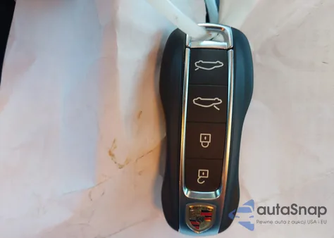 2025 Porsche Taycan 4 из США, поврежденный, VIN WP0AA2Y15SSA11600